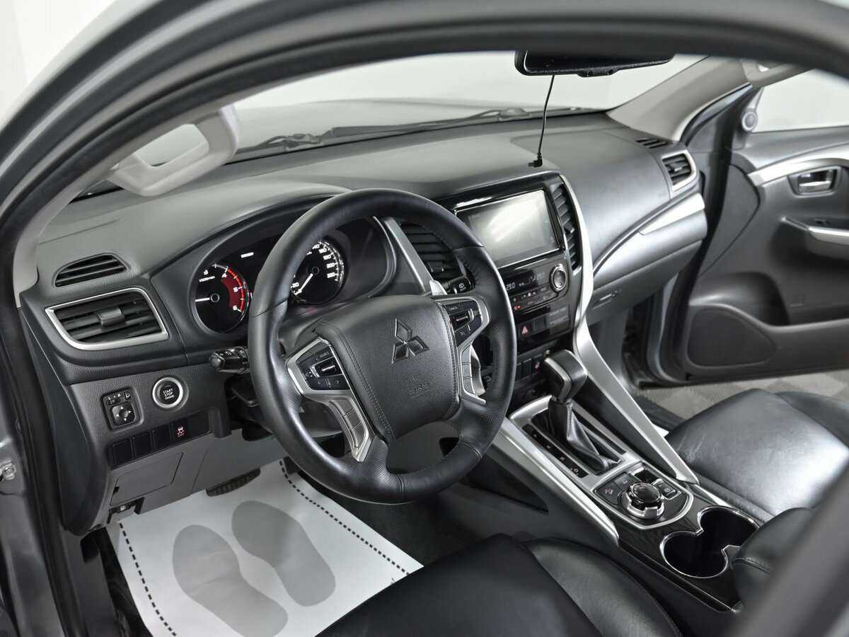 Mitsubishi Pajero Sport, 2017 Фото №8