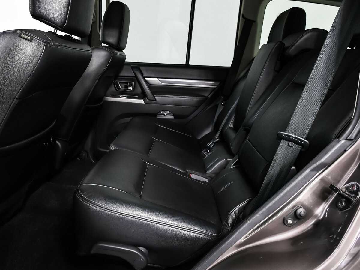 Mitsubishi Pajero, 2015 Фото №13