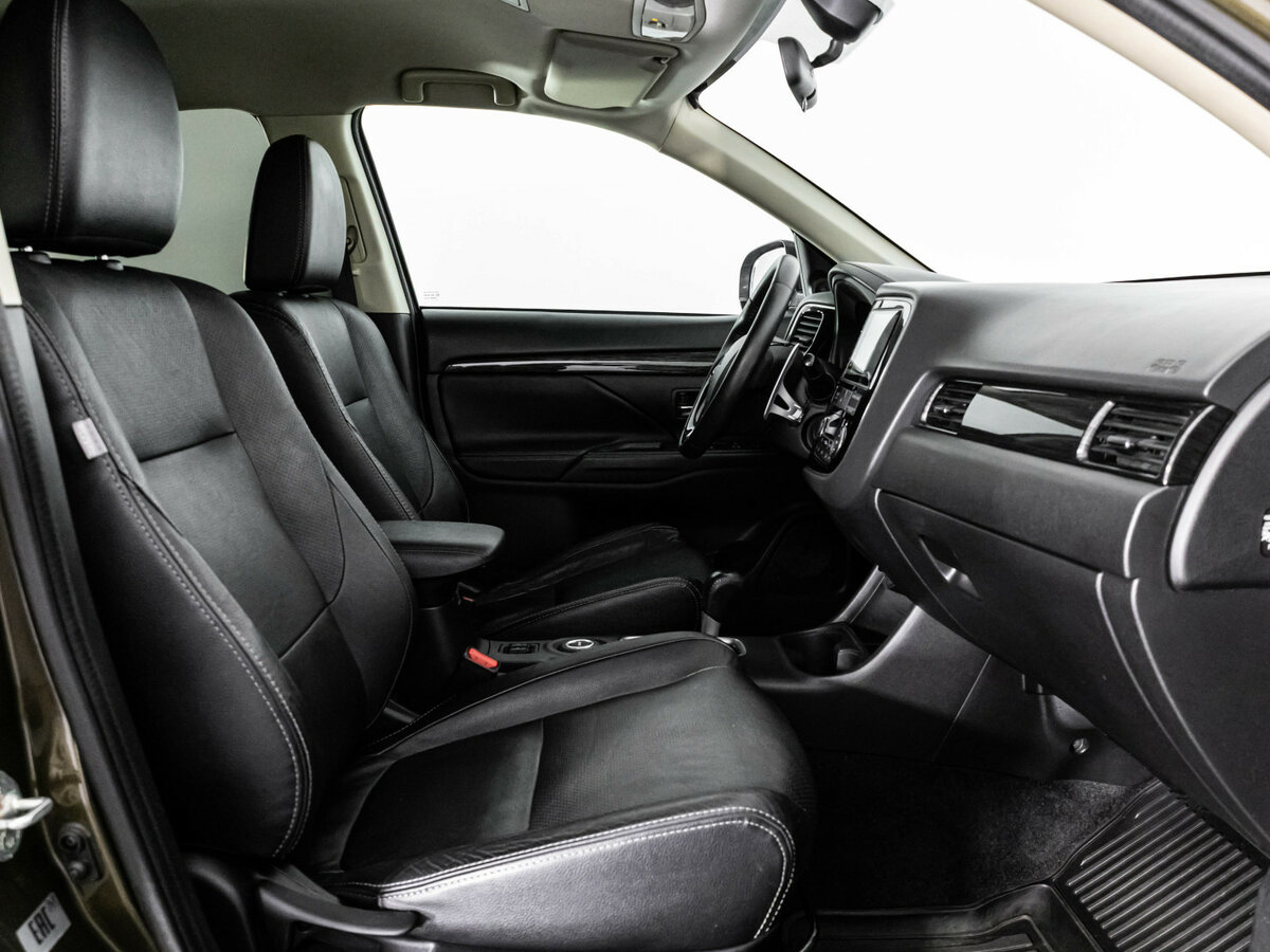 Mitsubishi Outlander III Рестайлинг 2, 2015 Фото №15