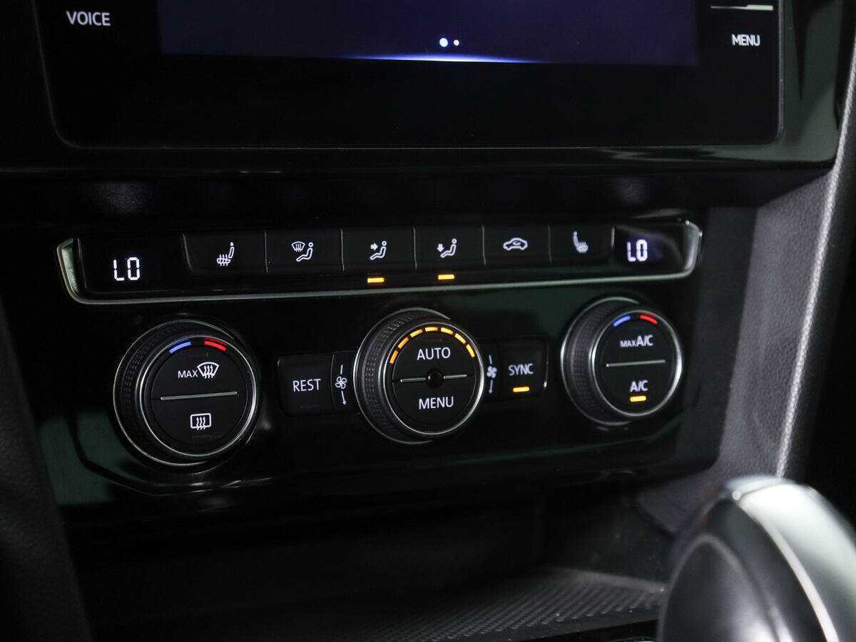 Volkswagen Passat, 2020 Фото №17