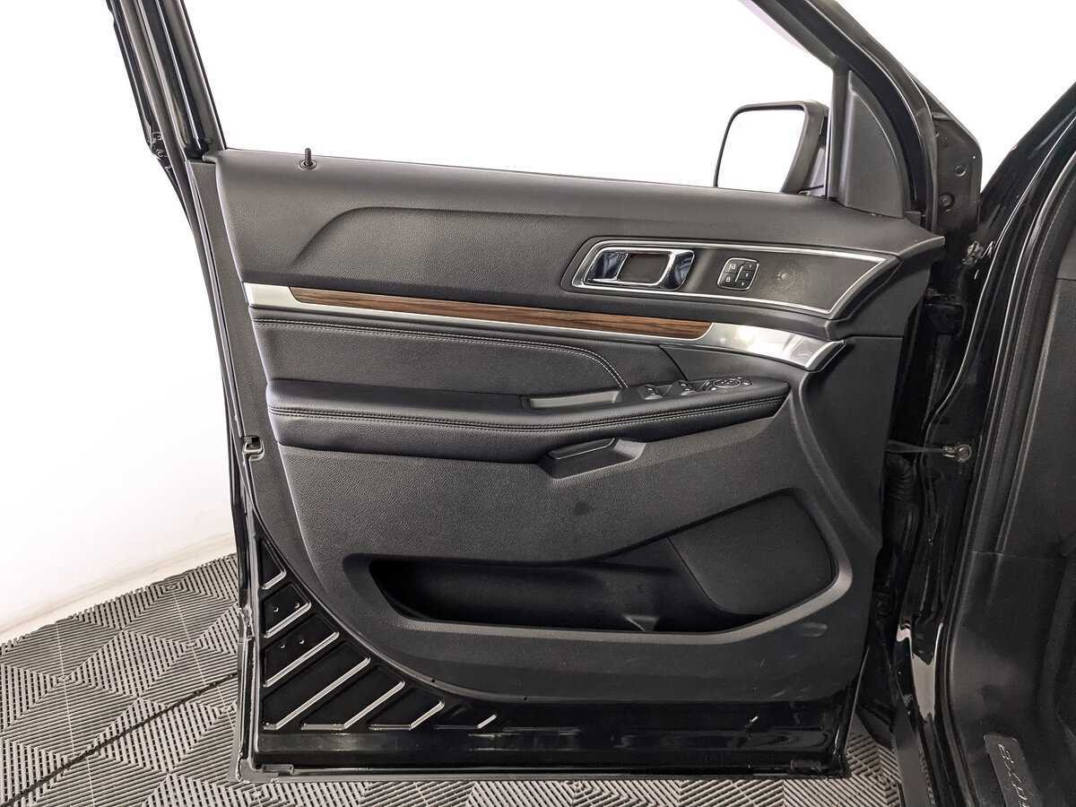 Ford Explorer, 2018 Фото №18