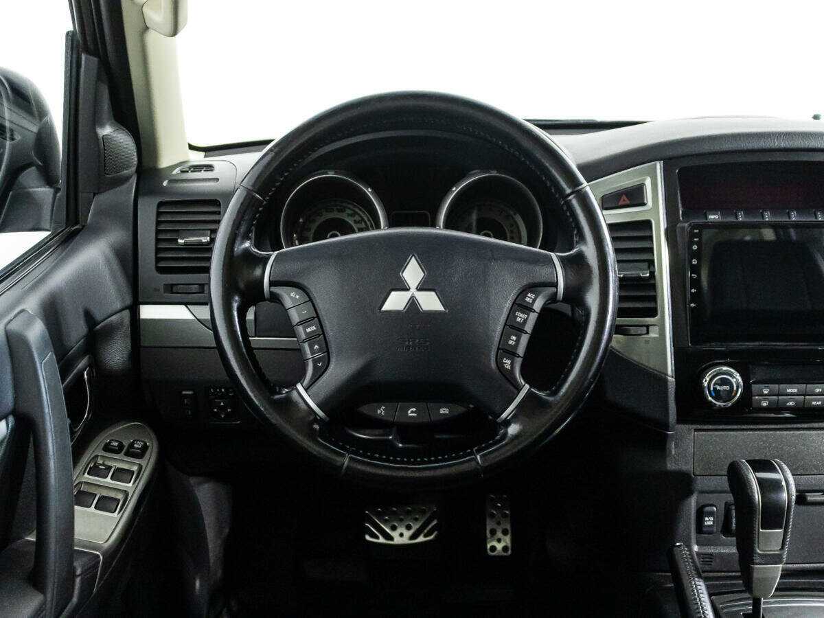 Mitsubishi Pajero, 2015 Фото №17