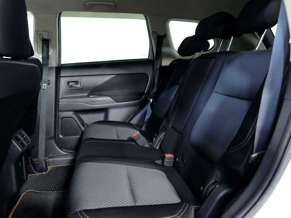 Mitsubishi Outlander, 2018 Фото №13