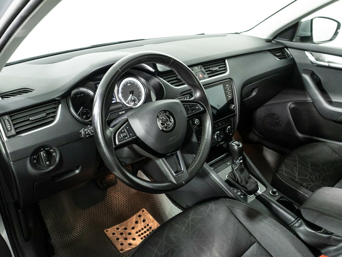 Skoda Octavia III (A7) Рестайлинг, 2020 Фото №11