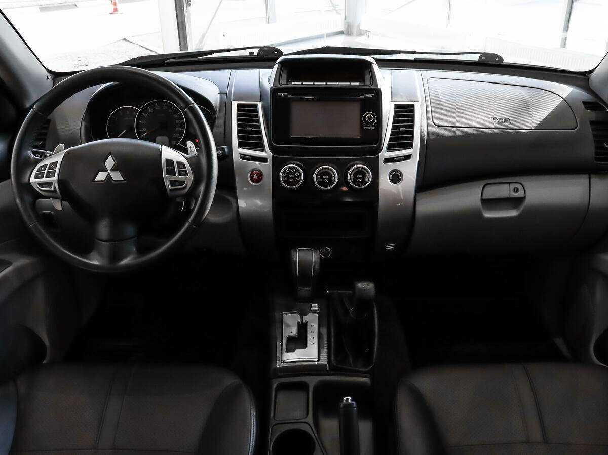 Mitsubishi Pajero Sport, 2015 Фото №13