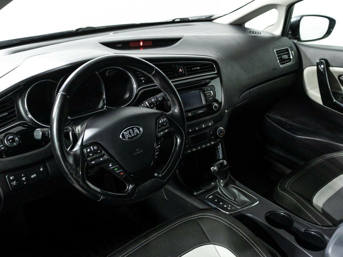 Kia Ceed II Рестайлинг, 2015 Фото №11