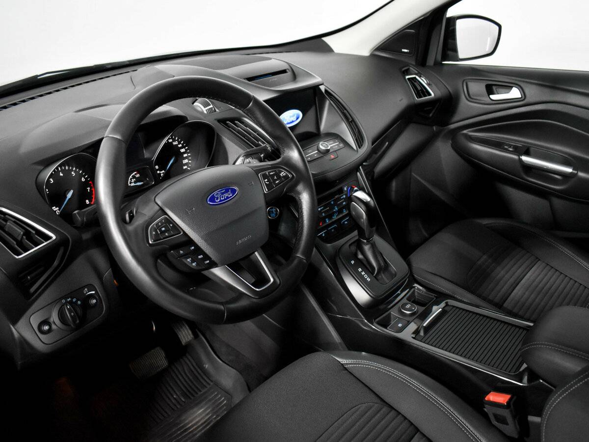 Ford Kuga II Рестайлинг, 2017 Фото №8