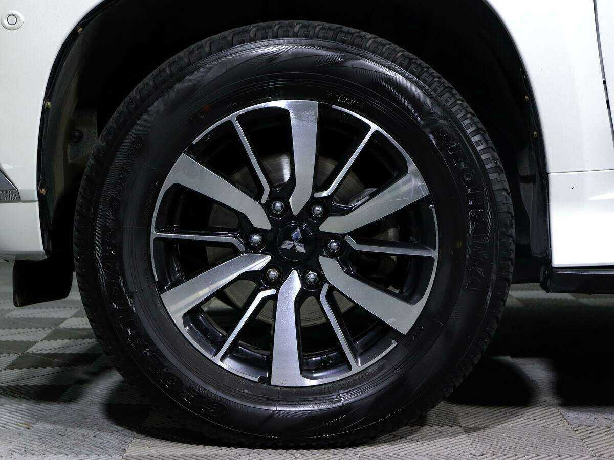 Mitsubishi Pajero Sport, 2018 Фото №13