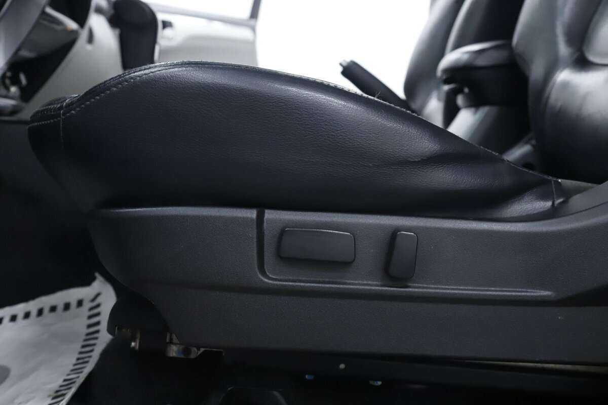 Mitsubishi Pajero Sport, 2015 Фото №7