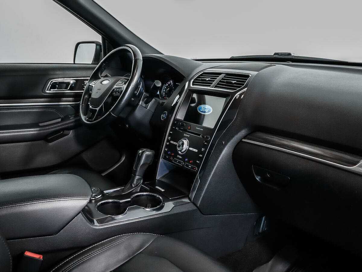 Ford Explorer, 2017 Фото №12