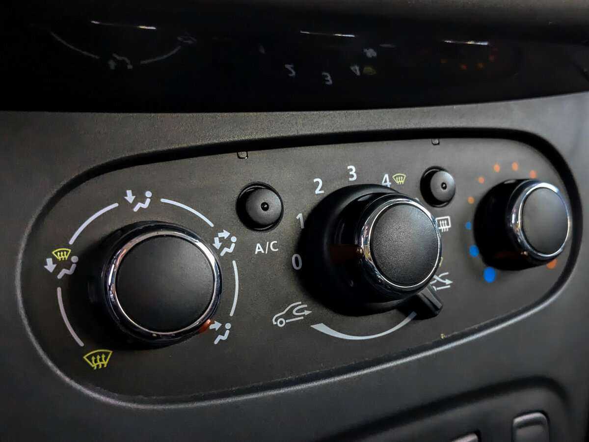 Renault Logan, 2017 Фото №21