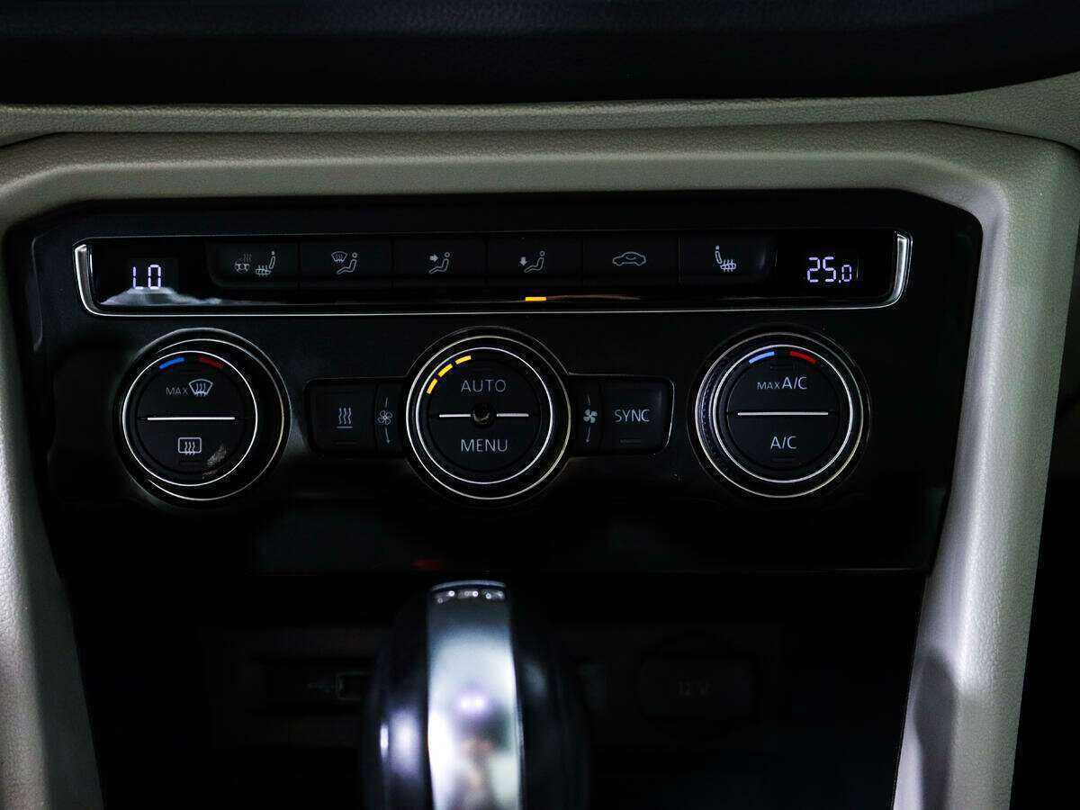 Volkswagen Tiguan, 2018 Фото №18