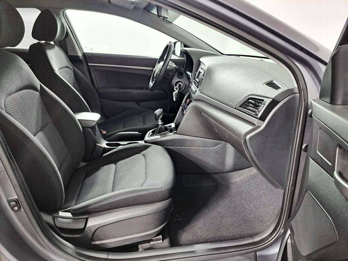 Hyundai Elantra, 2018 Фото №11