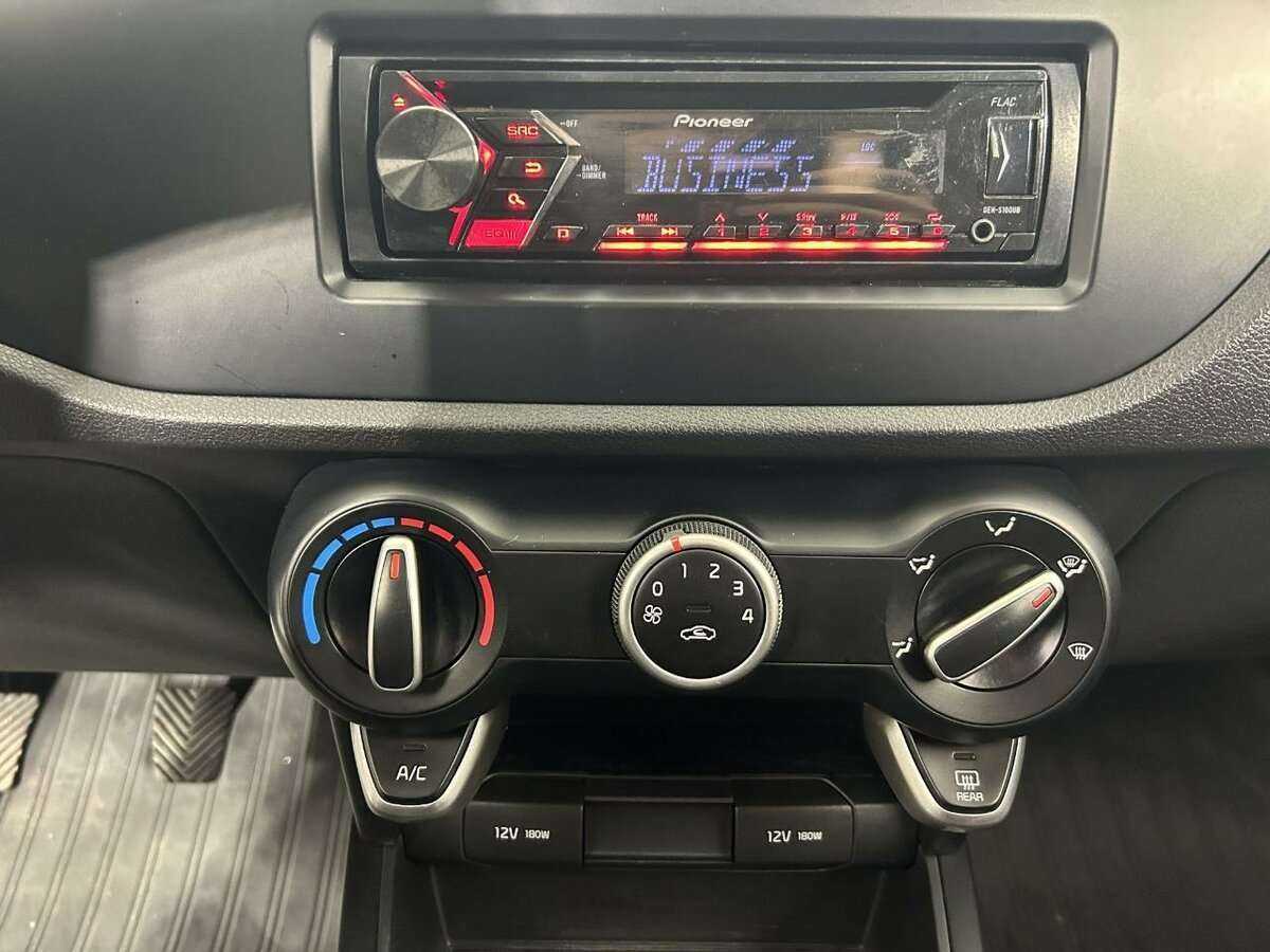 Kia Rio, 2018 Фото №12