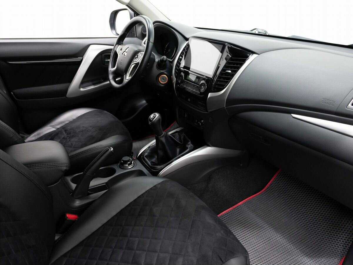 Mitsubishi Pajero Sport, 2017 Фото №12