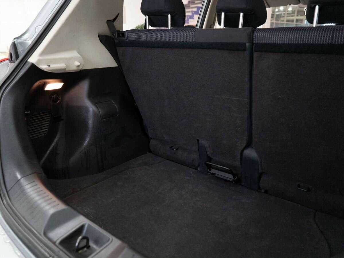 Nissan Tiida, 2011 Фото №10