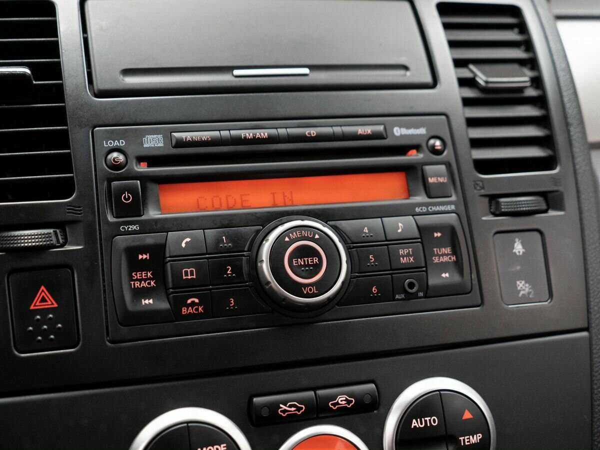 Nissan Tiida, 2011 Фото №13