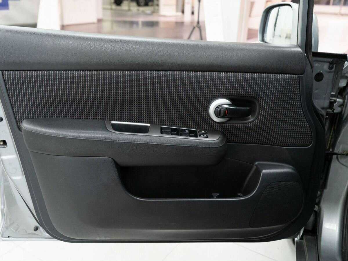 Nissan Tiida, 2011 Фото №18