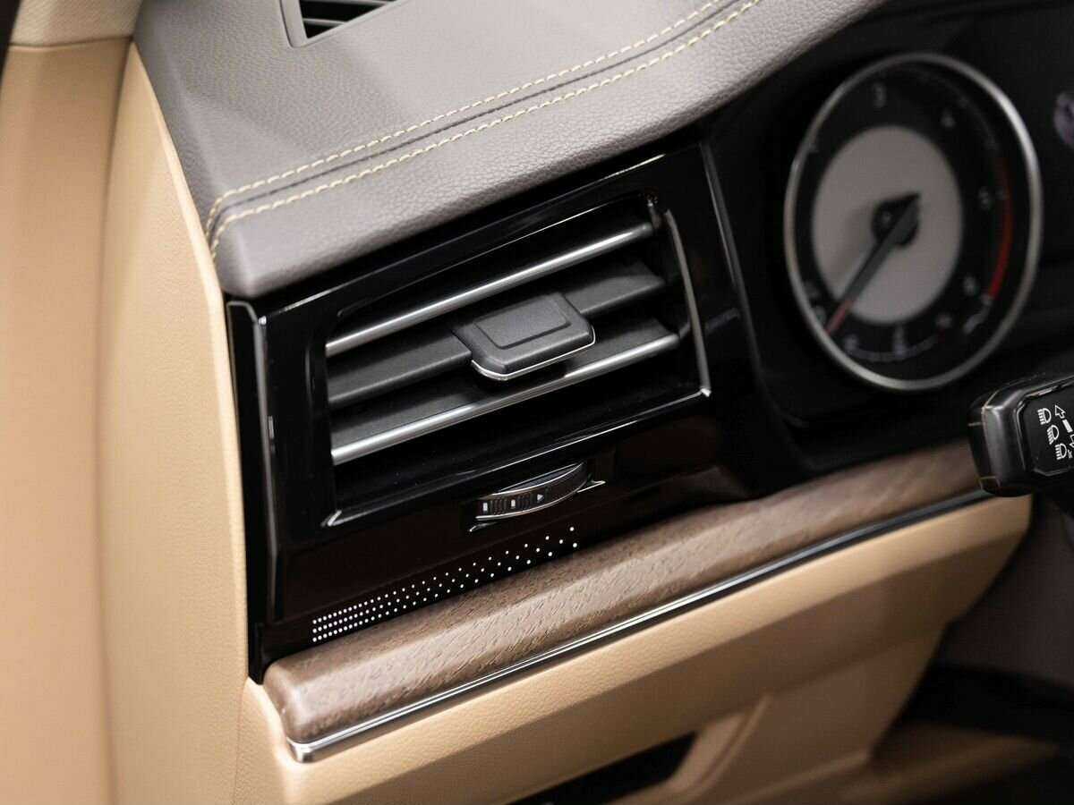 Volkswagen Touareg, 2018 Фото №17