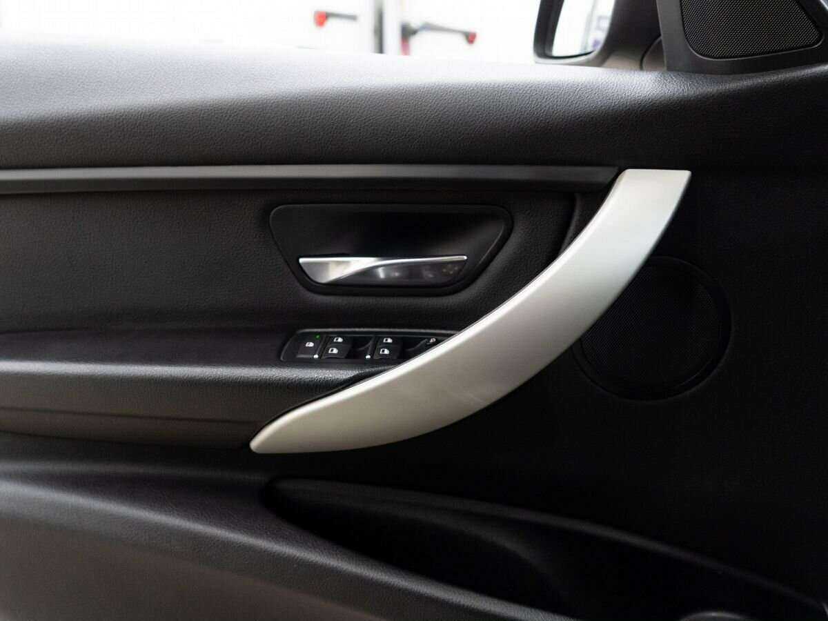 BMW 3 серии 318i, 2015 Фото №15