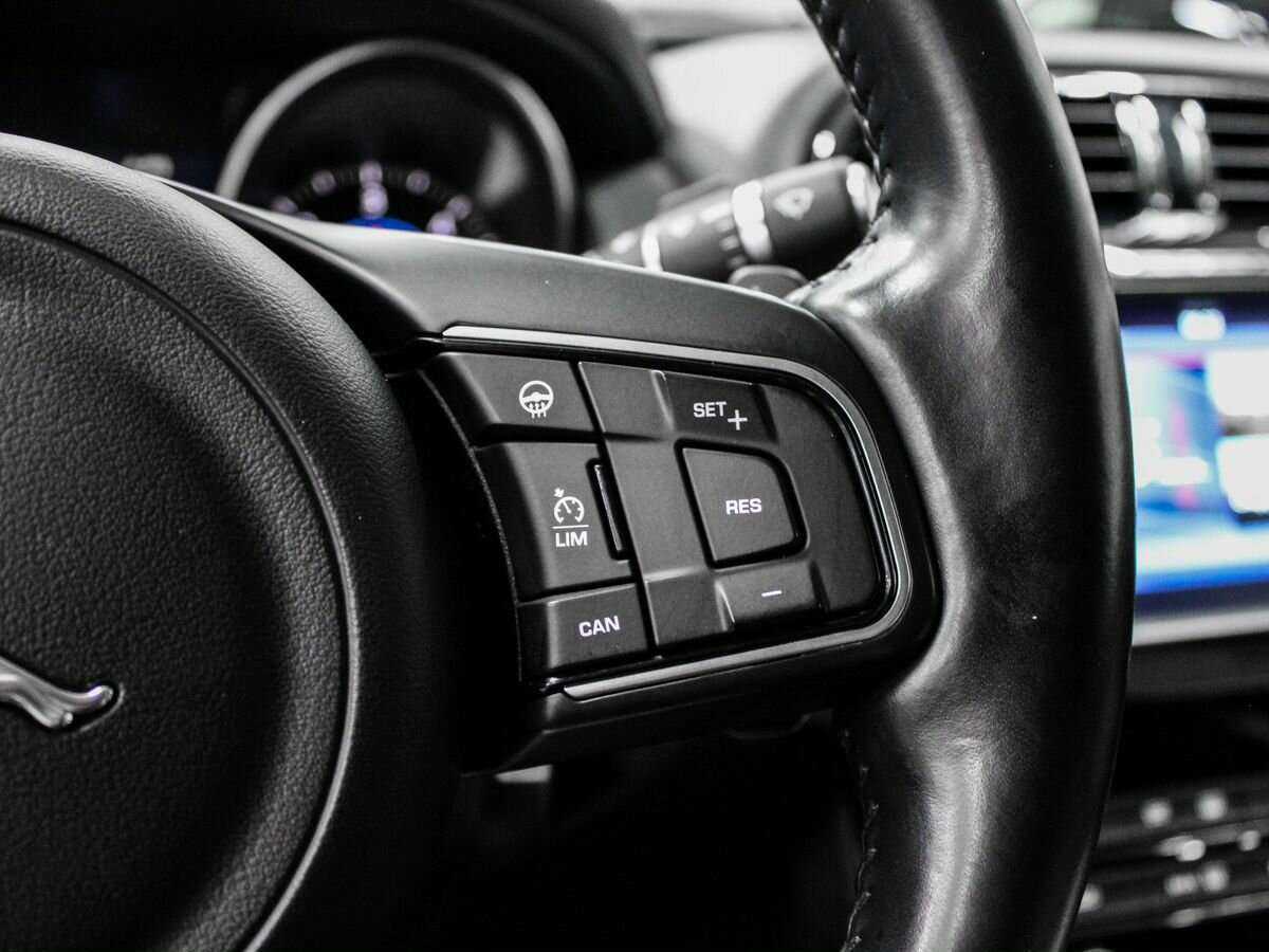 Jaguar XE, 2016 Фото №11