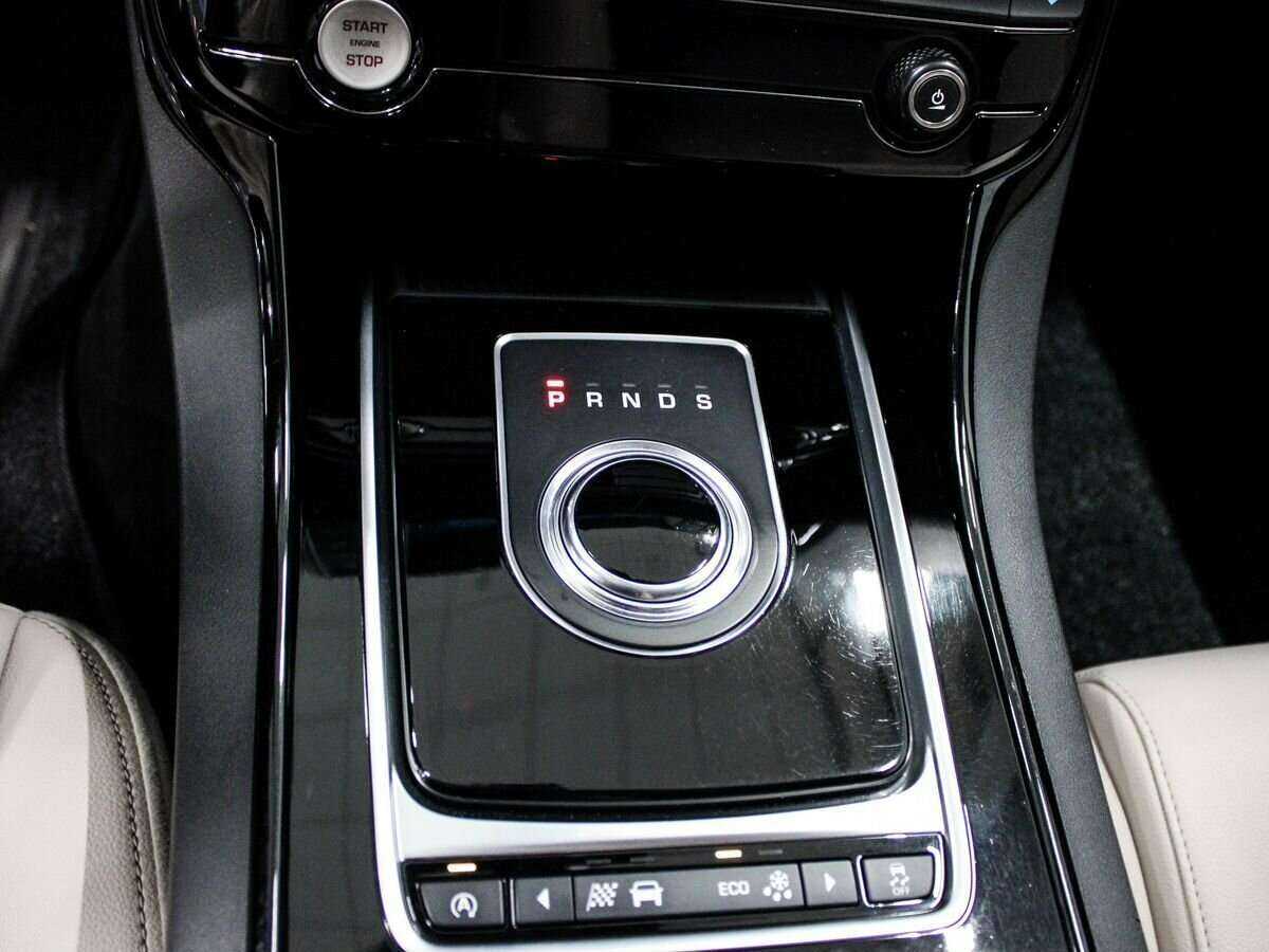 Jaguar XE, 2016 Фото №14