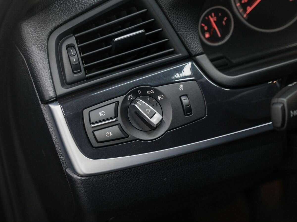 BMW 5 серии 520i, 2013 Фото №16