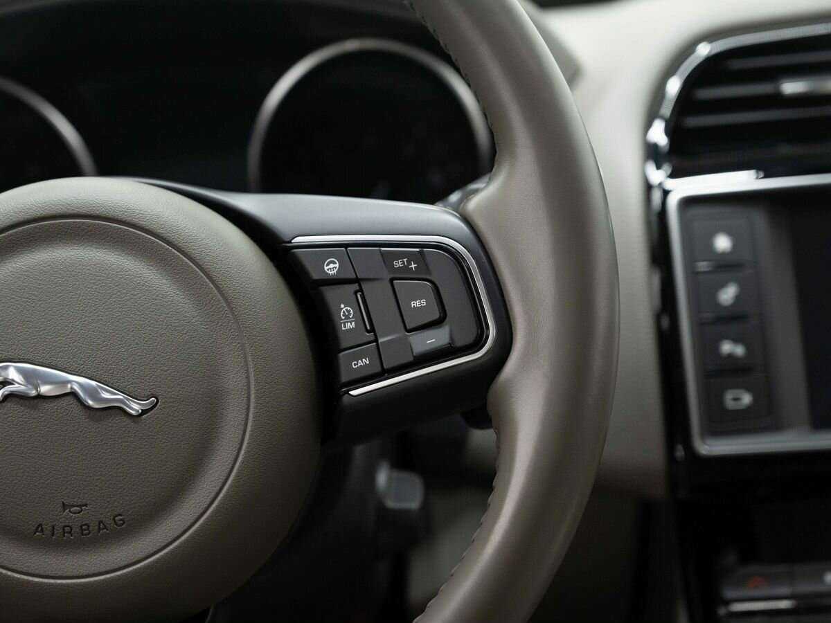 Jaguar XE, 2017 Фото №16