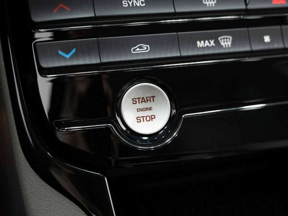 Jaguar XE, 2017 Фото №18