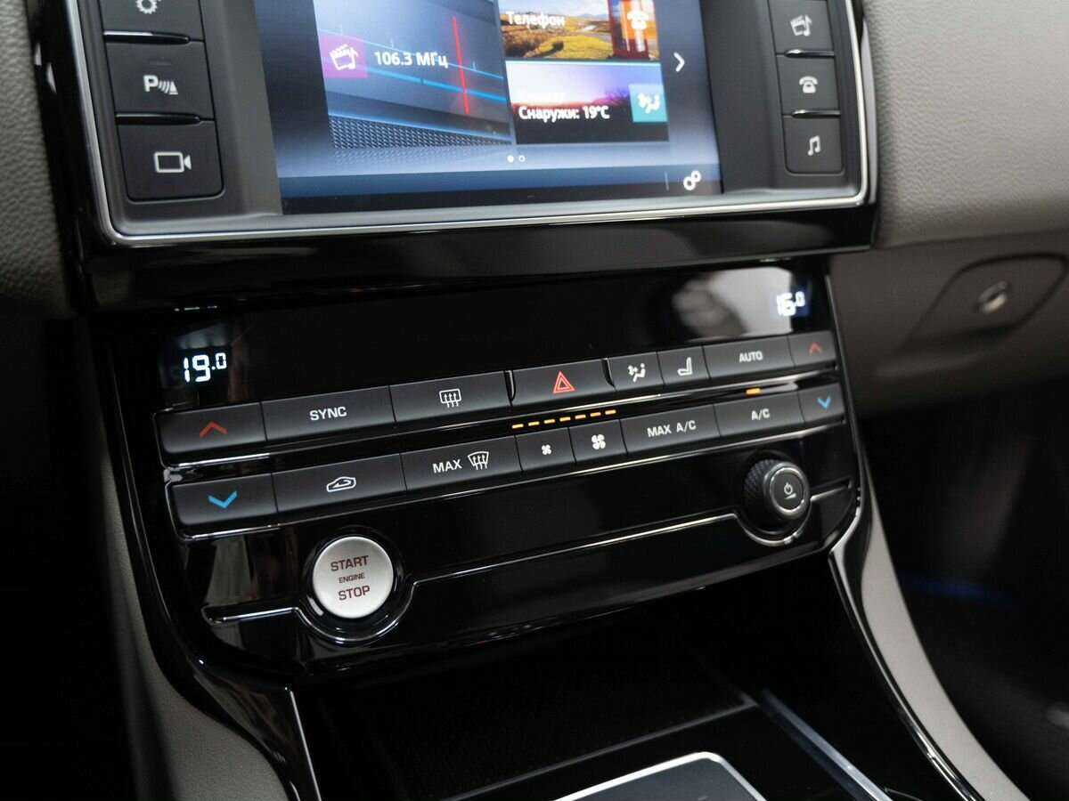 Jaguar XE, 2017 Фото №22