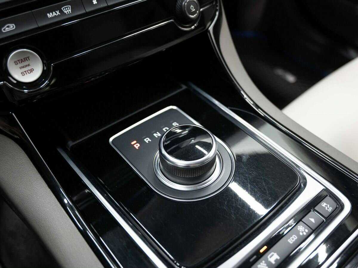 Jaguar XE, 2017 Фото №23