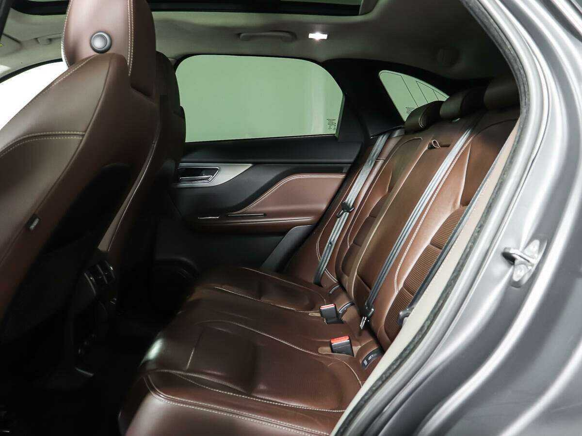 Jaguar F-Pace, 2017 Фото №10