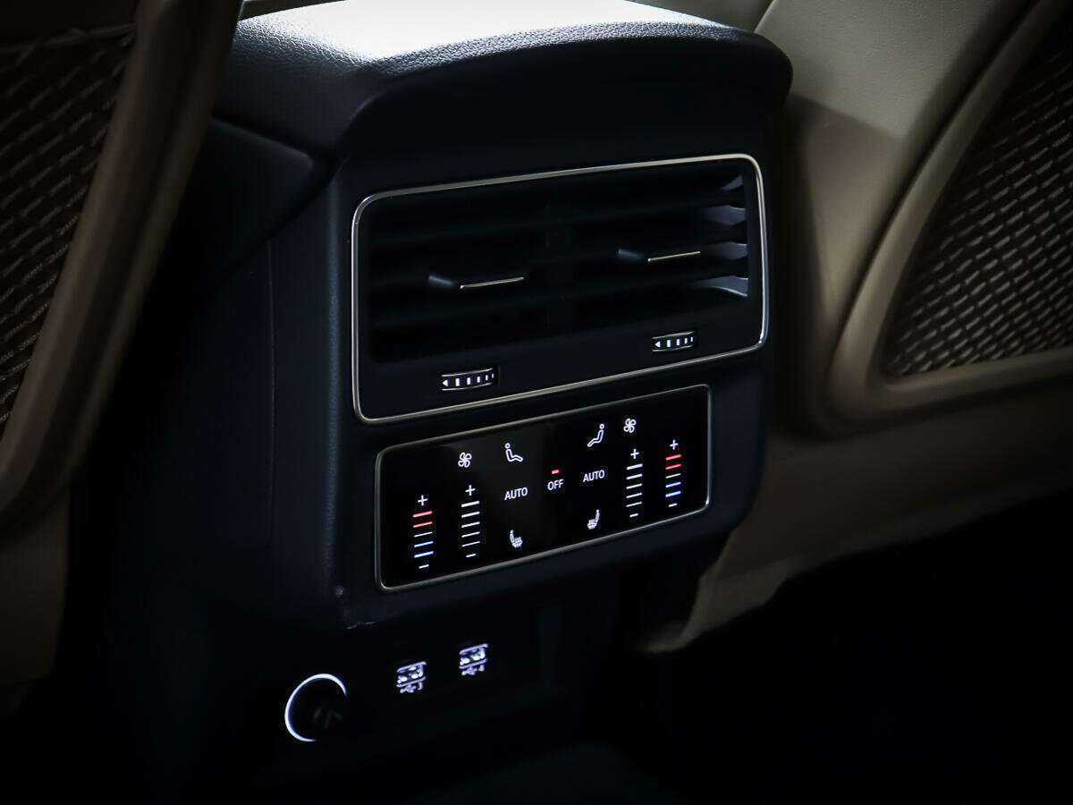 Audi Q8 55 TFSI, 2019 Фото №19