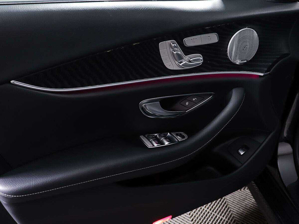 Mercedes-Benz E-Класс 300, 2016 Фото №17