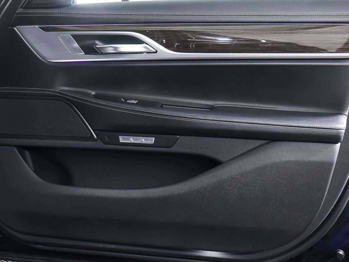 BMW 7 серии 750i xDrive, 2016 Фото №16