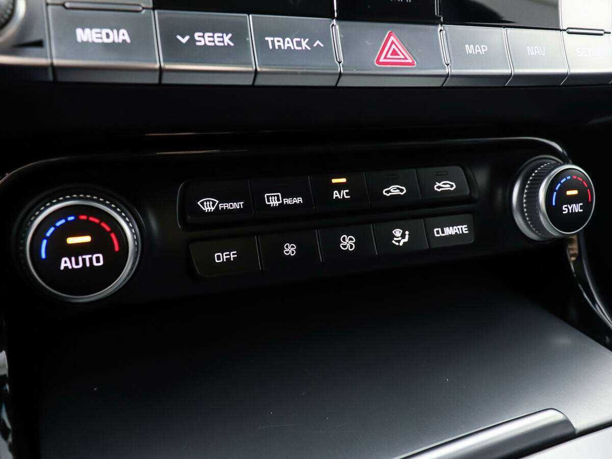 Kia Stinger, 2018 Фото №20