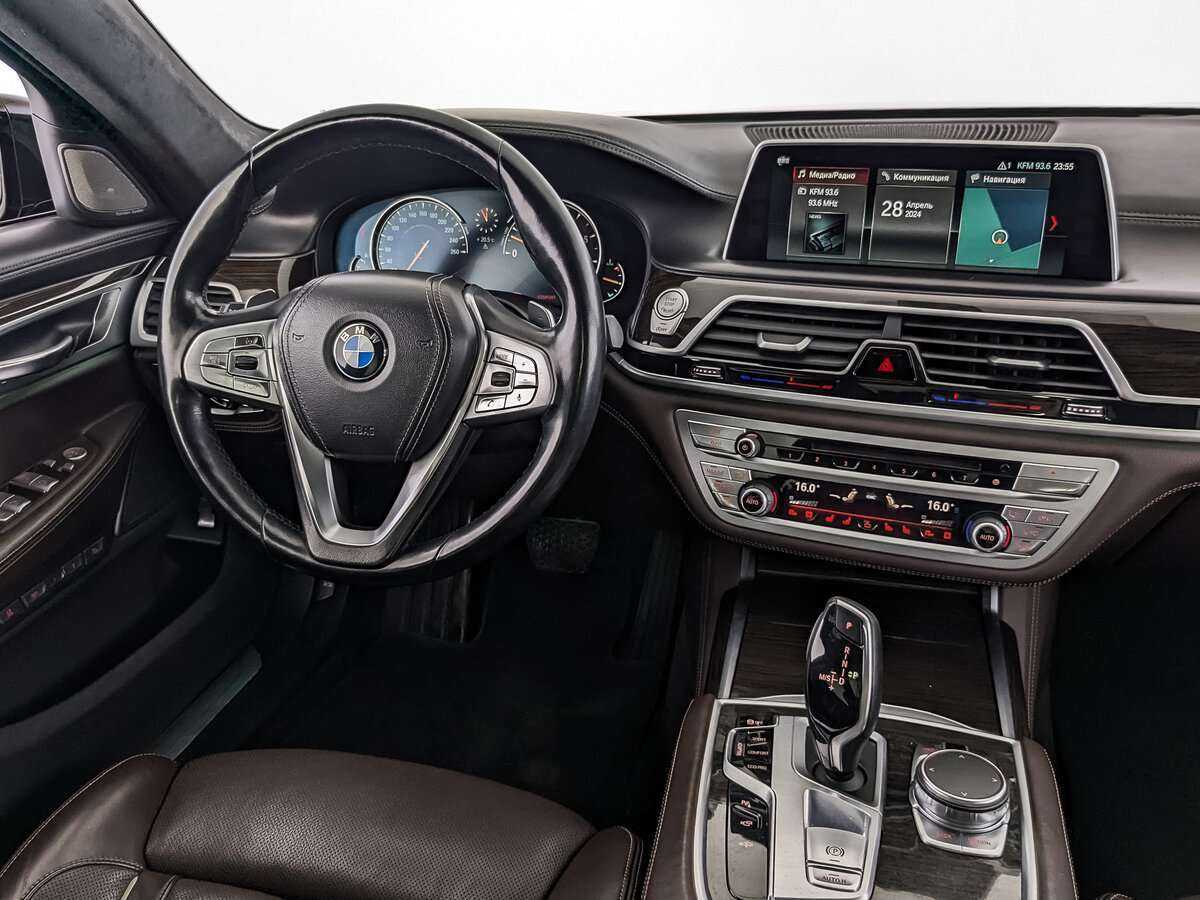 BMW 7 серии Long 750Li xDrive, 2017 Фото №16
