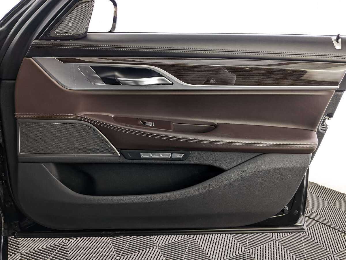 BMW 7 серии Long 750Li xDrive, 2017 Фото №20