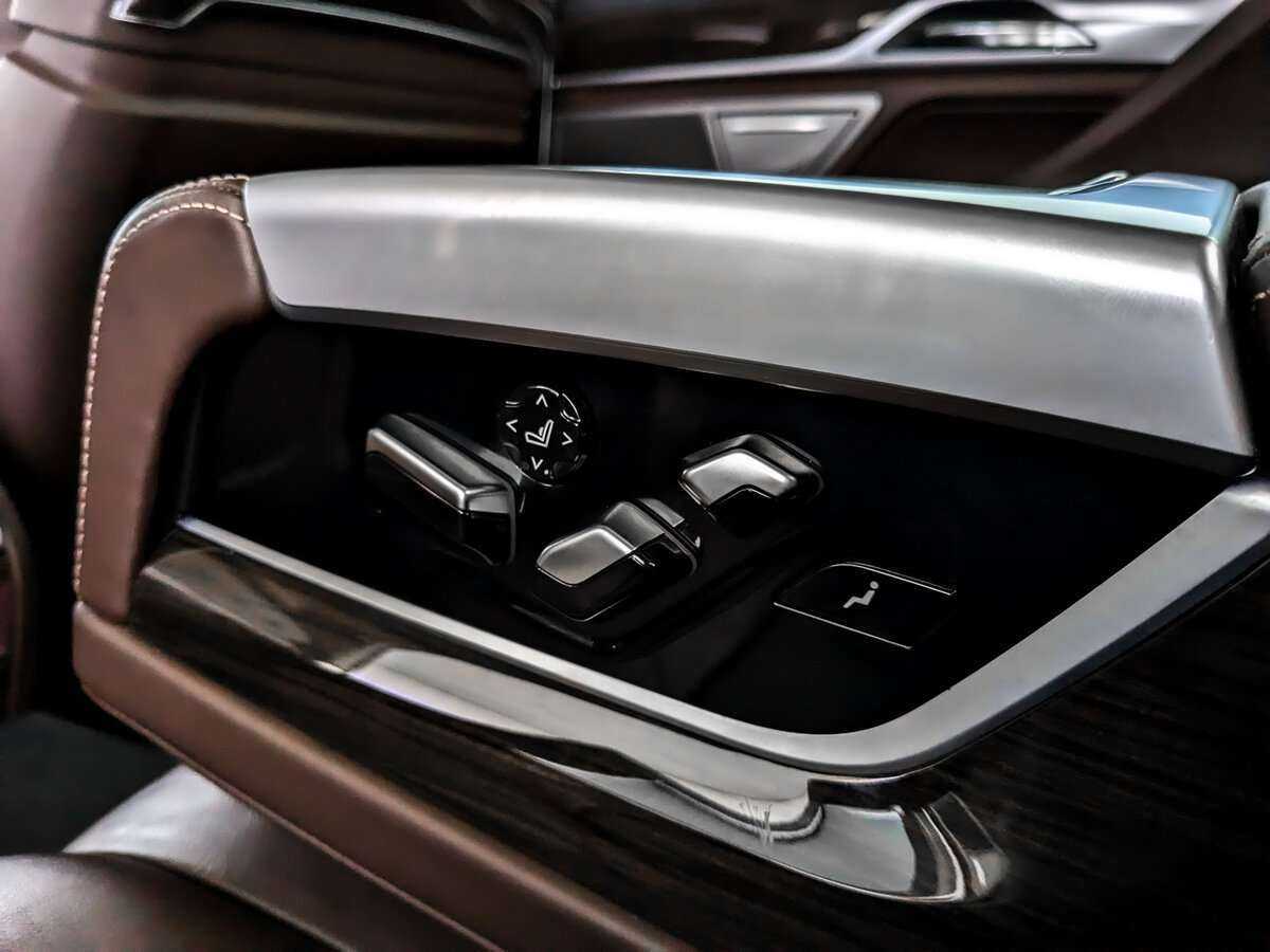 BMW 7 серии Long 740Li xDrive, 2016 Фото №22