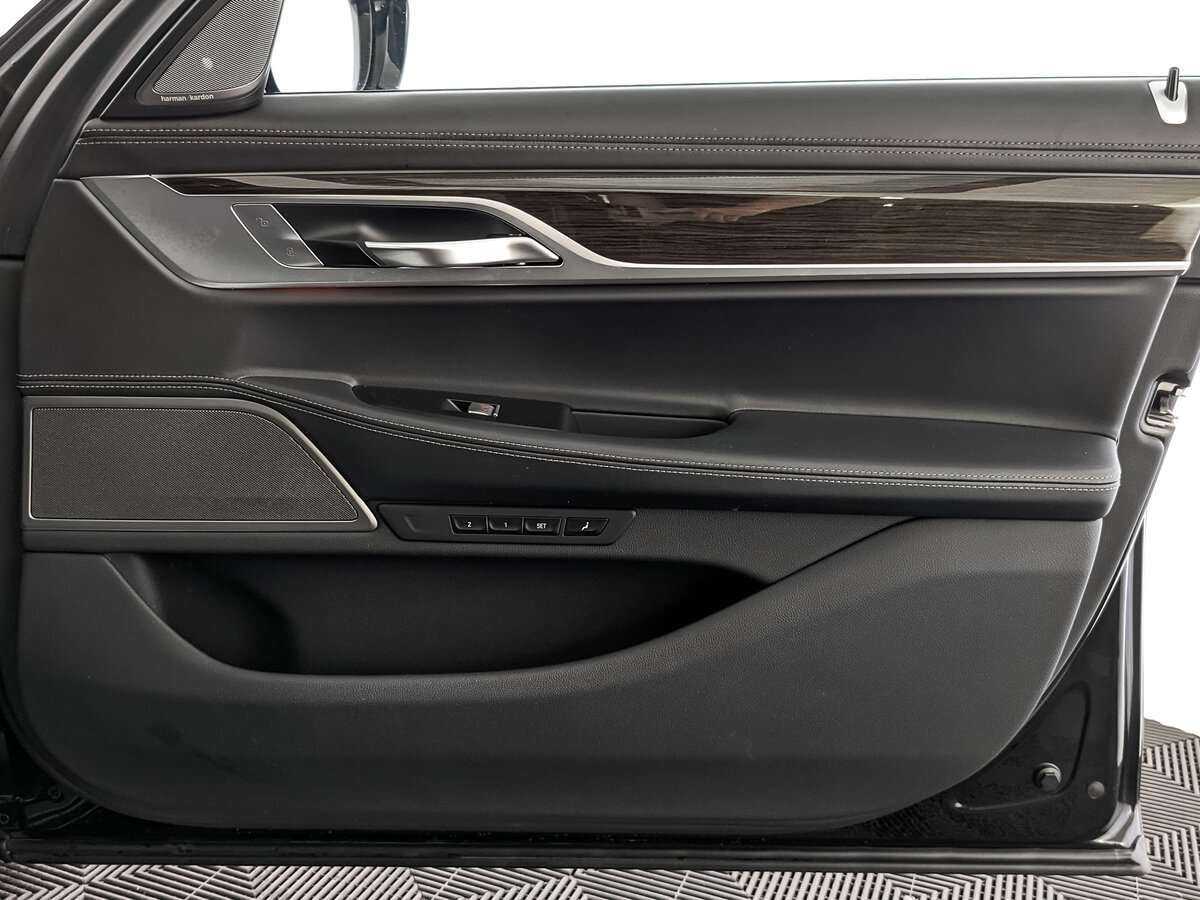 BMW 7 серии Long 750Li xDrive, 2019 Фото №20