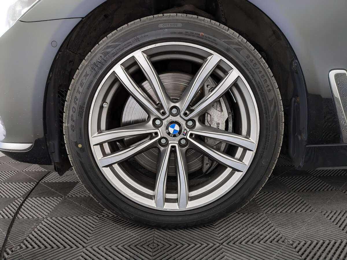 BMW 7 серии Long 750Li xDrive, 2017 Фото №11