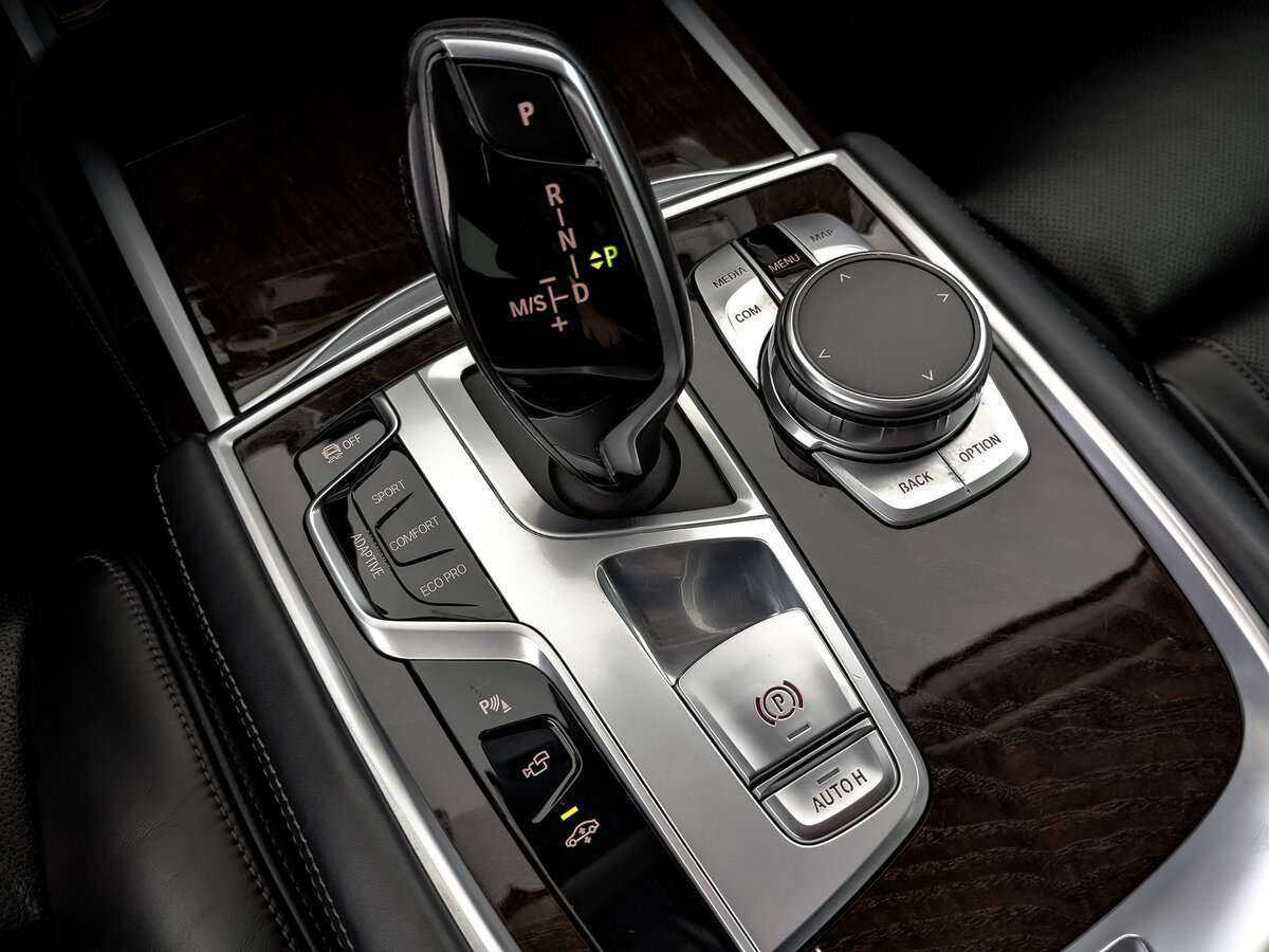 BMW 7 серии Long 750Li xDrive, 2017 Фото №26