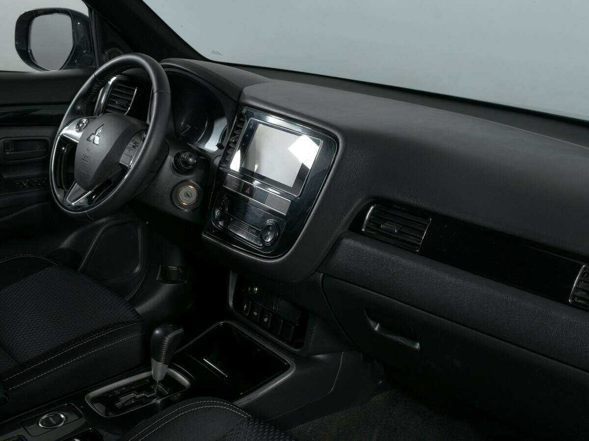 Mitsubishi Outlander, 2018 - 181 560 км. | Фото №6