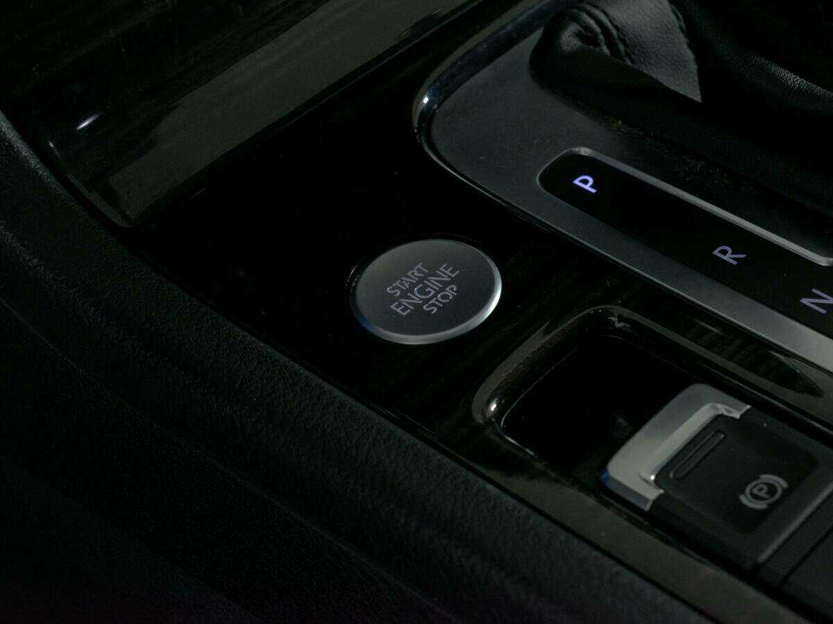 Volkswagen Touareg, 2015 Фото №20