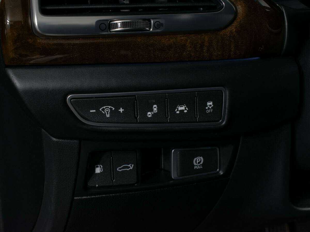 Genesis G90, 2017 Фото №25