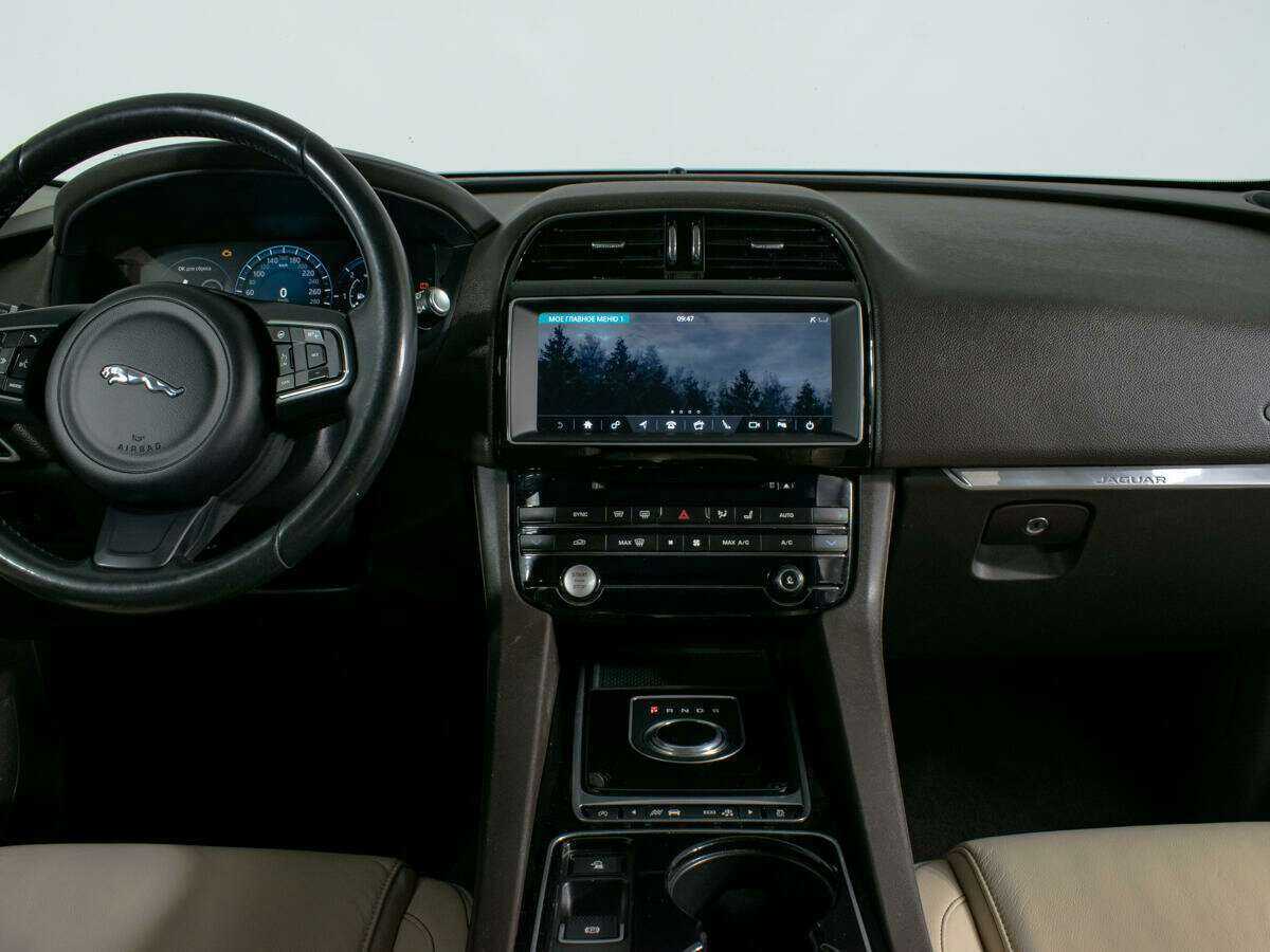 Jaguar F-Pace, 2016 Фото №11