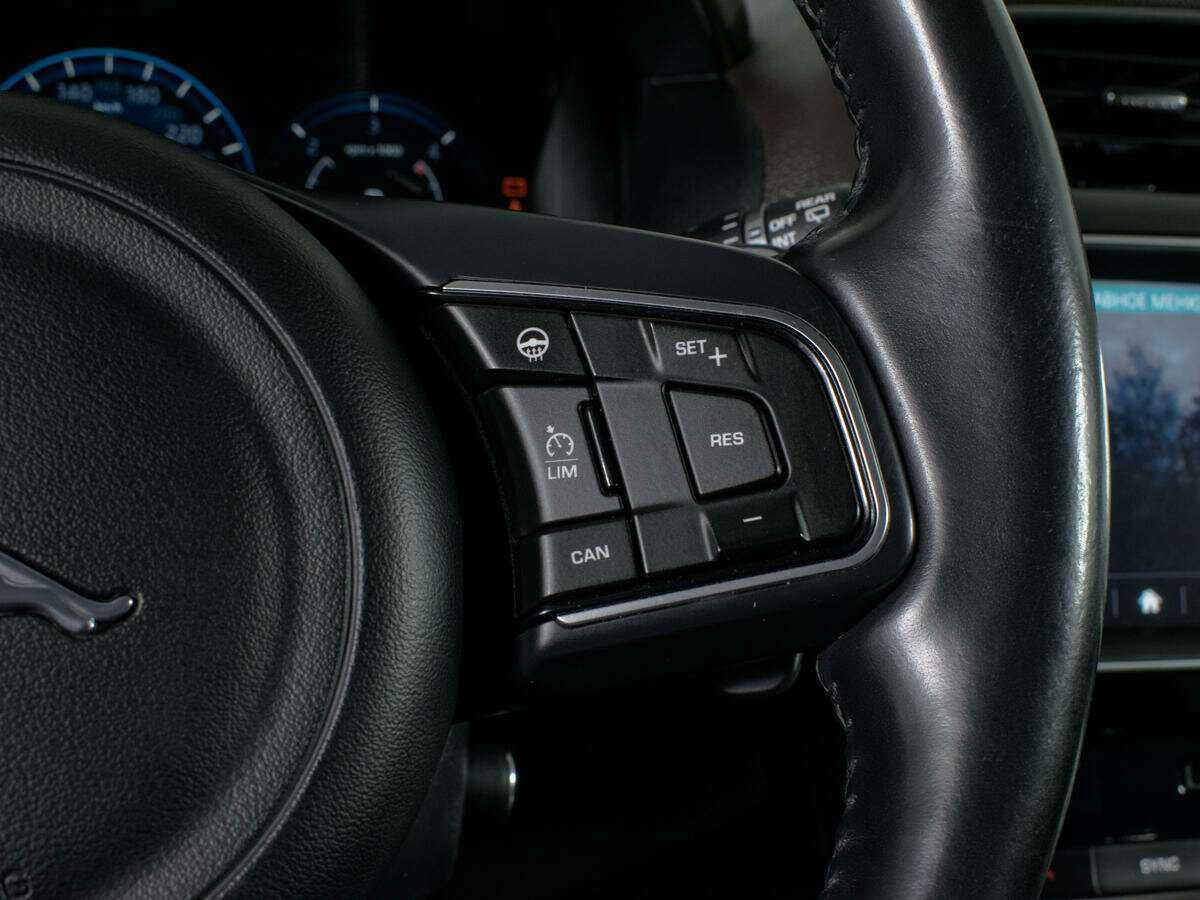 Jaguar F-Pace, 2016 Фото №18