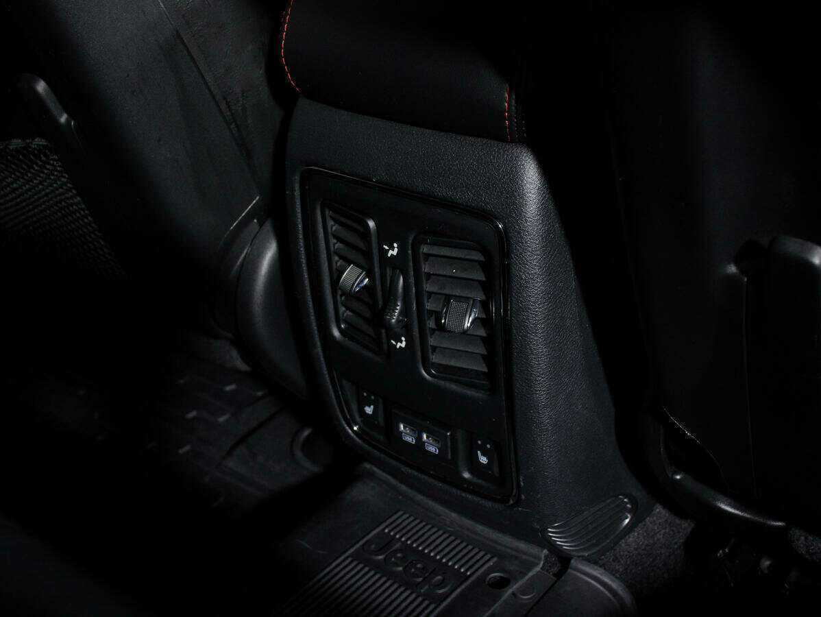 Jeep Grand Cherokee, 2018 Фото №26