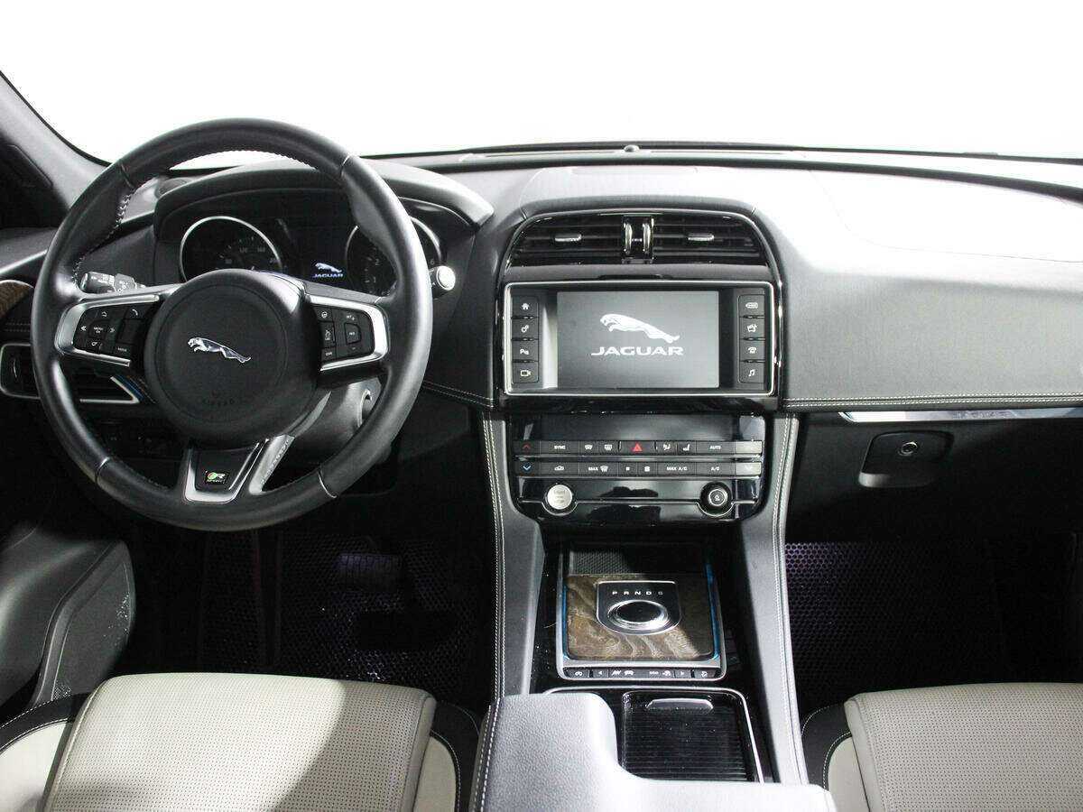 Jaguar F-Pace, 2017 Фото №9