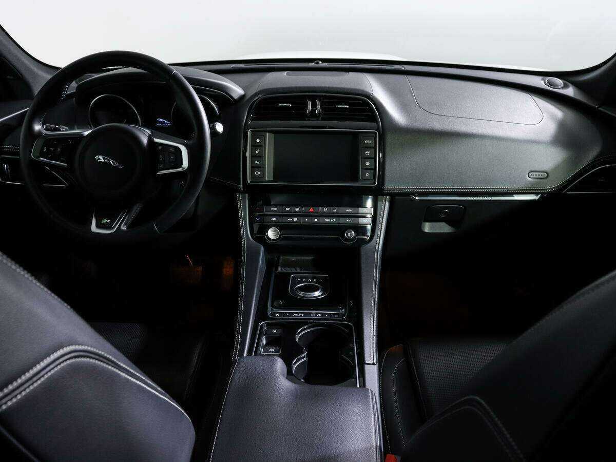 Jaguar F-Pace, 2016 Фото №12